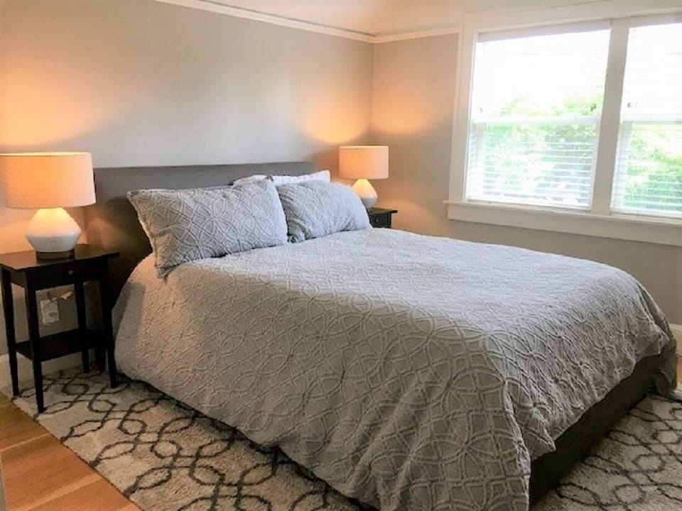 Upper bedroom 