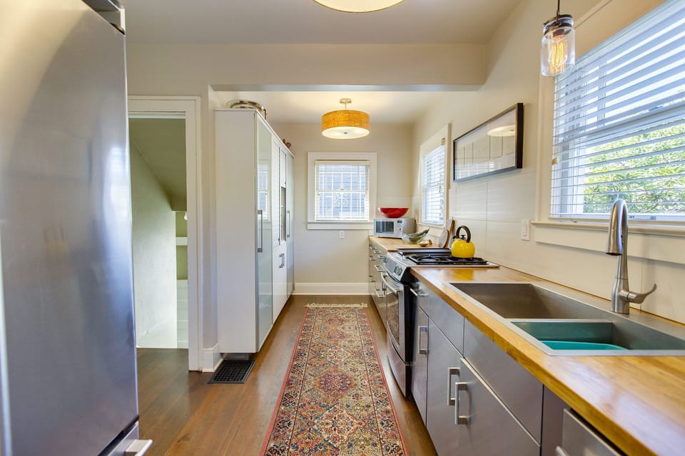 Fully stocked kitchen with all the appliances 