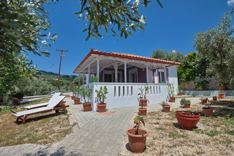 The cottage front ,large sheltered balcony offering lots of shade  