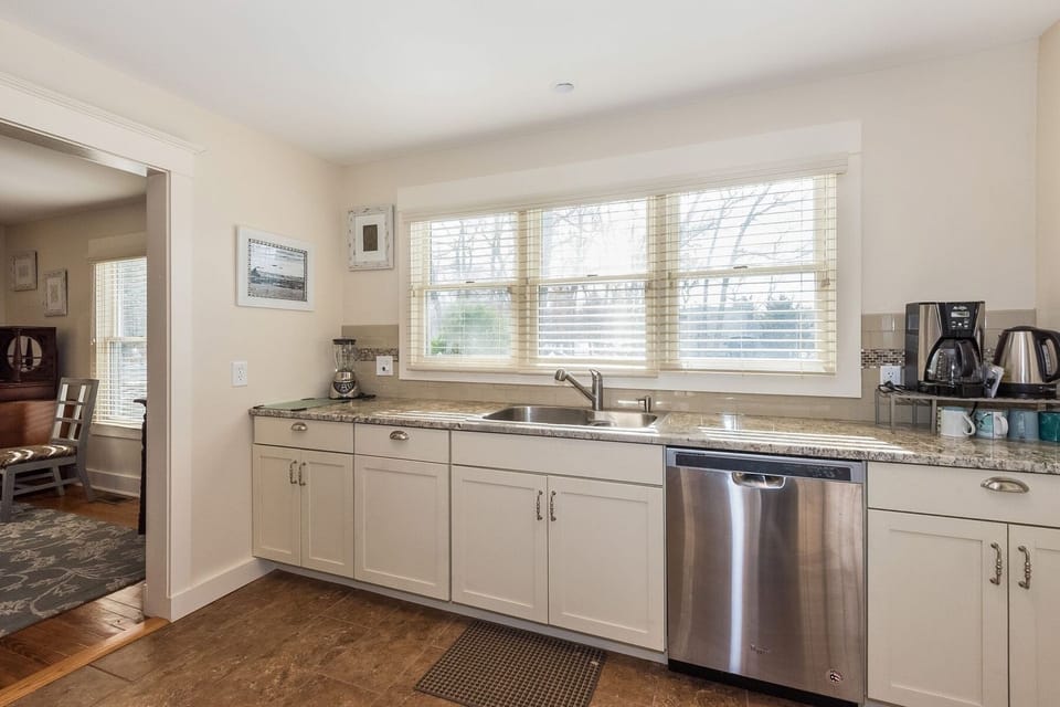 Plenty of sun shines into the kitchen while you cook. 