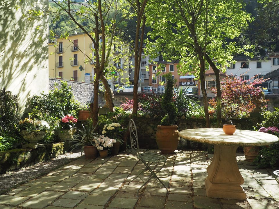Garden view of Ponte a Serraglio