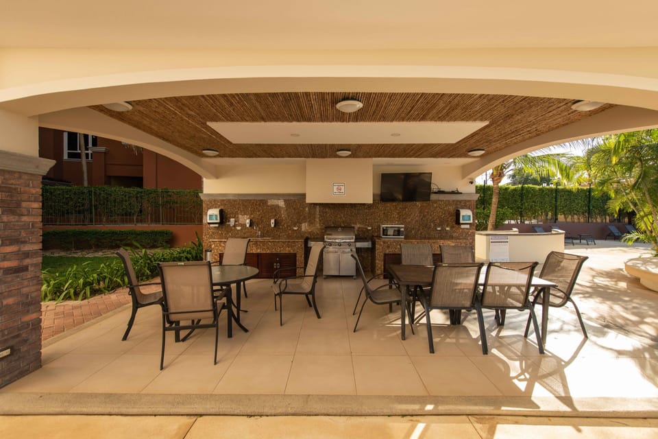 barbecue area near front pool 