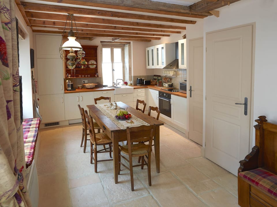 Open plan dining/kitchen