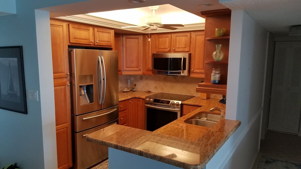 Newly Renovated Kitchen fully equipped and top appliances