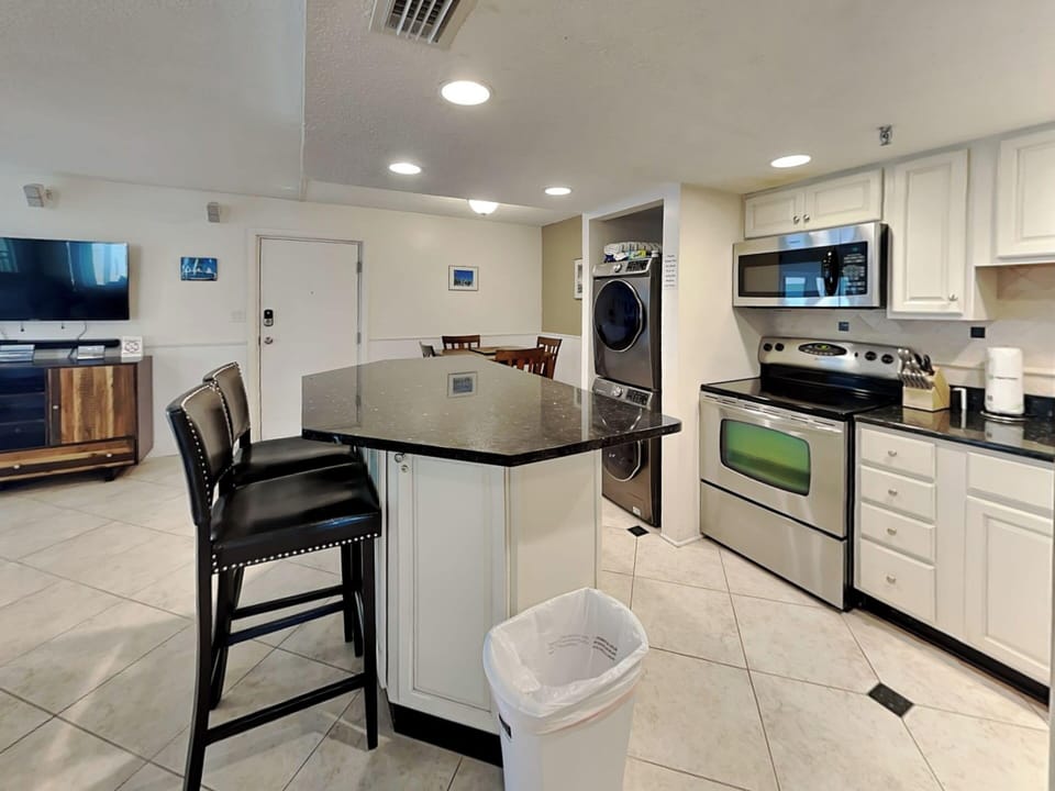 Fully Equipped Kitchen - Breakfast Bar
