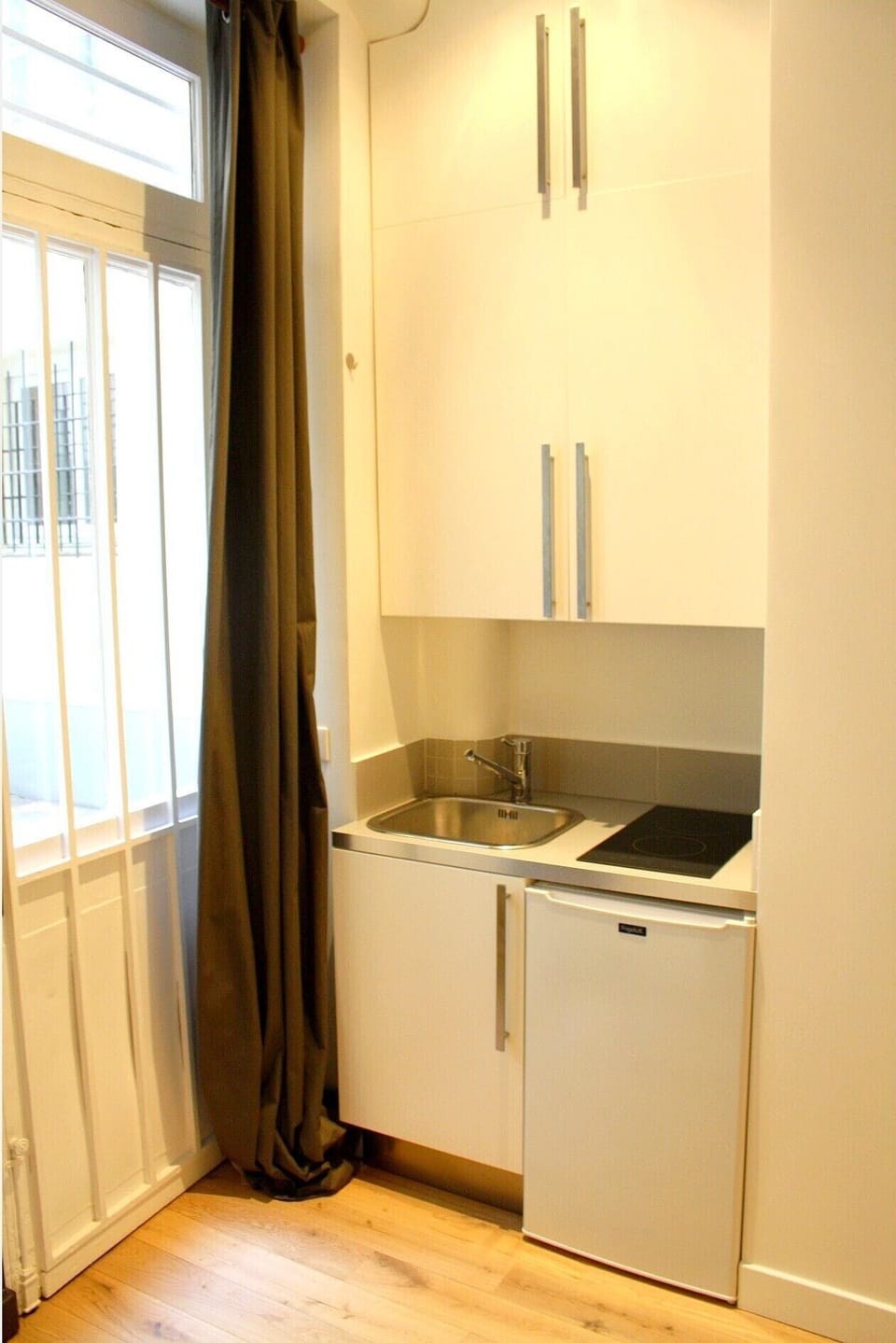 Fully equipped kitchen corner. All products are stored inside the cupboards.