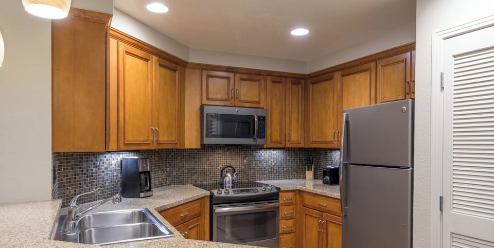 Full kitchen