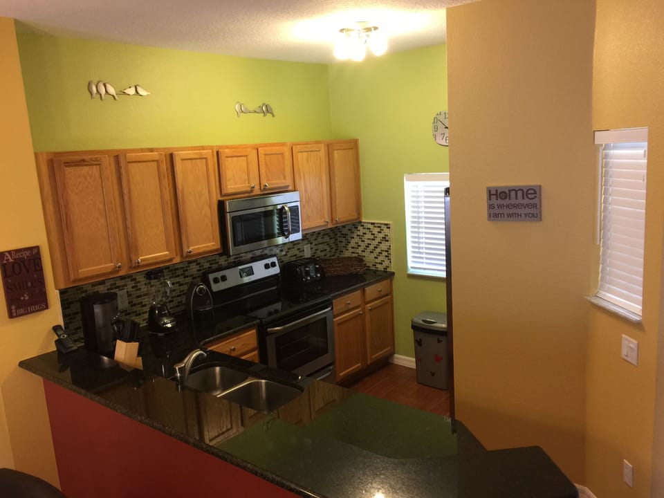 This fully equipped kitchen has everything you need.