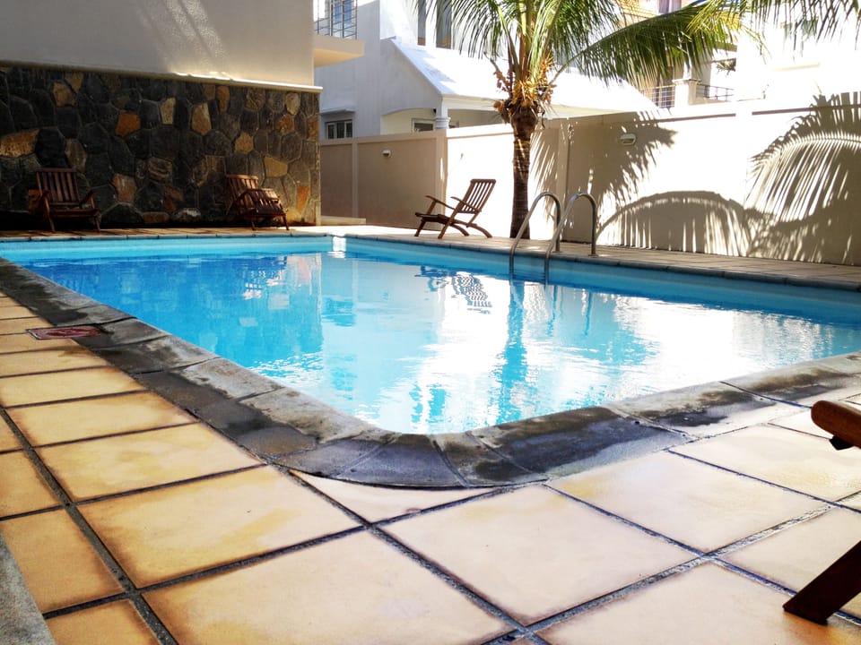 Picture a warm summer night, glittering stars and a dive in the pool, thrilling!