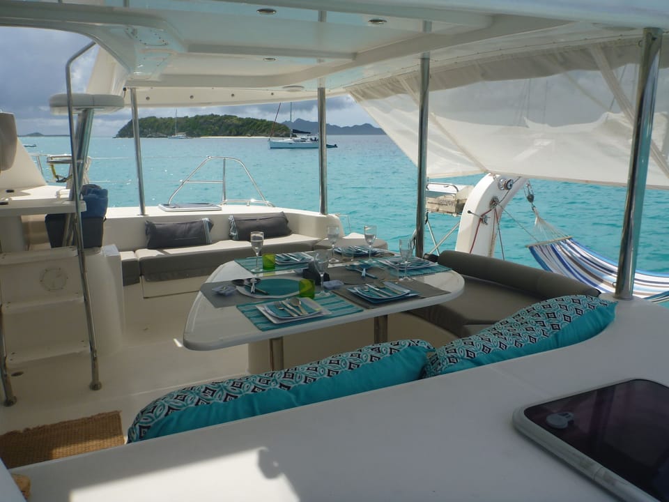 Dining in a blissful anchorage on La Vie Yacht Charters