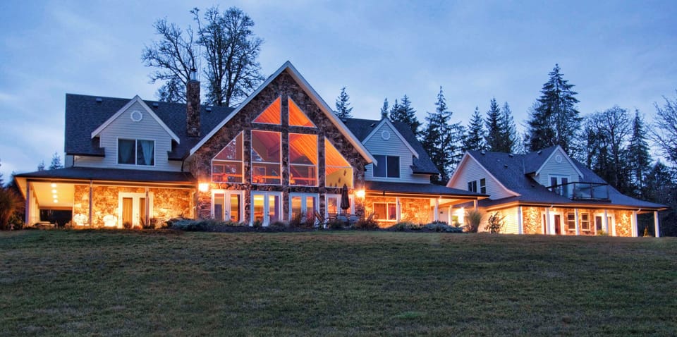 Two Eagles Lodge B&B and Vacation Rental (top right balcony is the vaca rental)