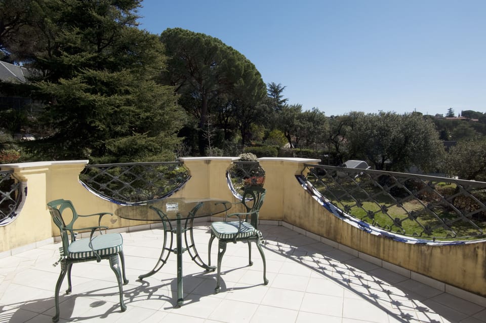 ROOM TERRACE
