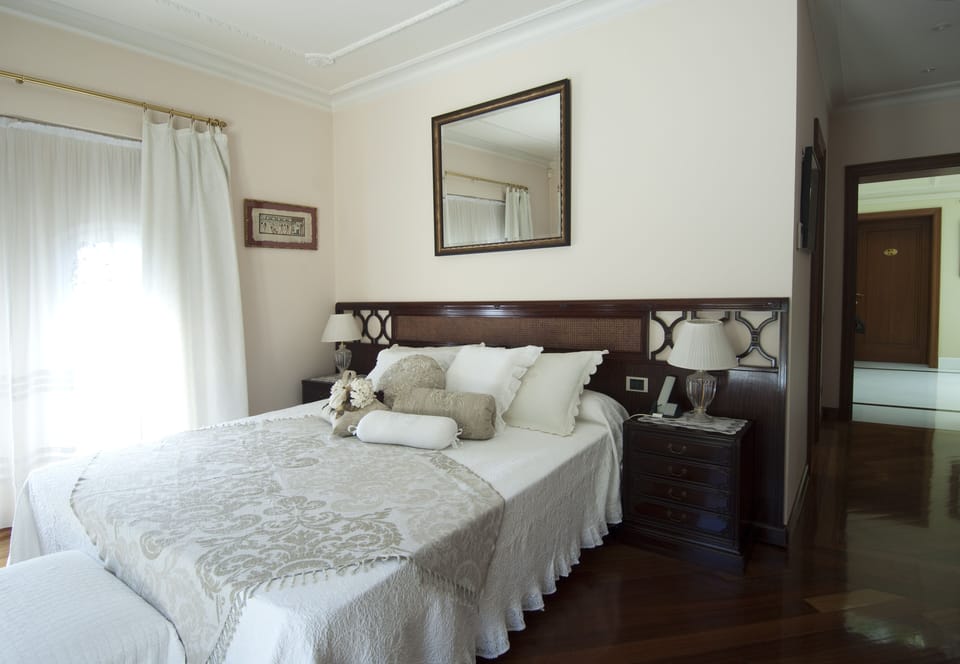ROSA'S ROOM