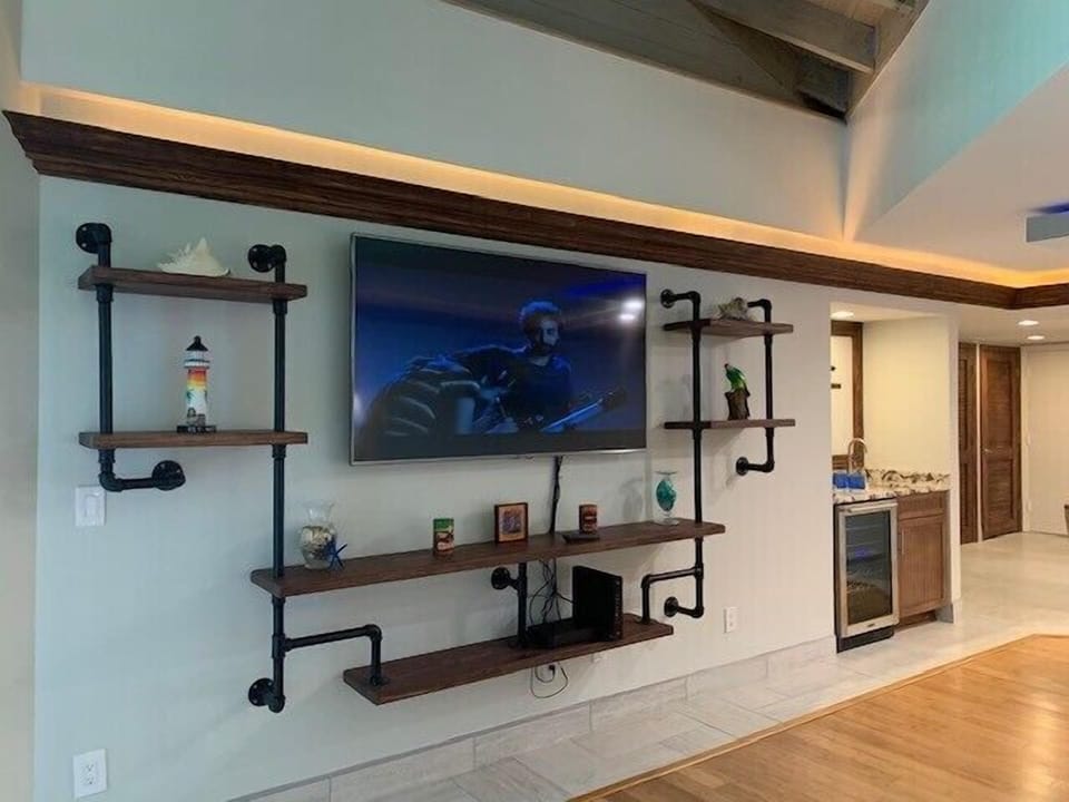 HD Smart TV entertainment system