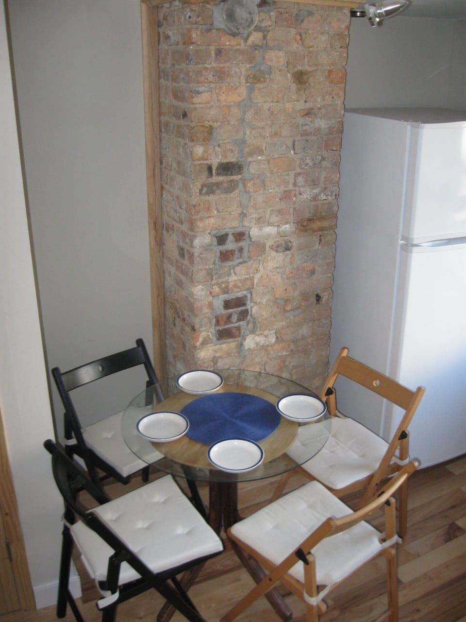 Eat-in kitchen/ dining