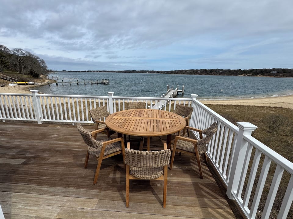 Upper deck patio!