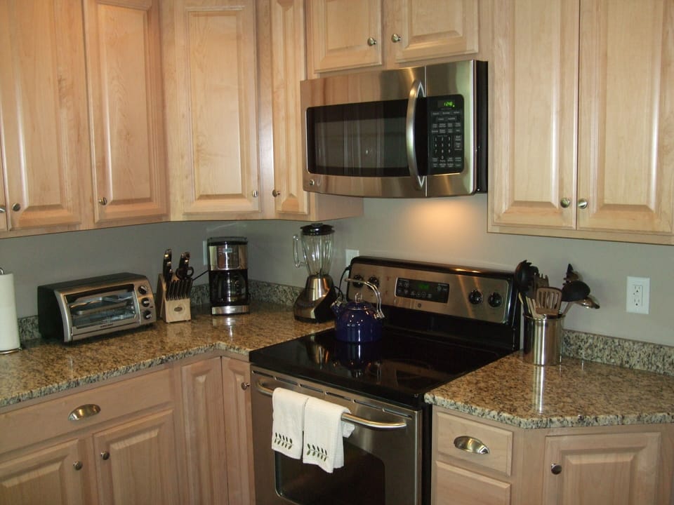 Brand new kitchen with all new appliances french press, coffee maker,blender.