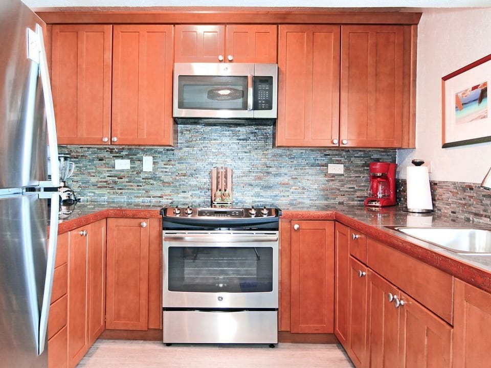 Fully equipped kitchen.