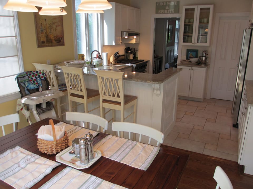 Well equipped chef's kitchen with Viking range