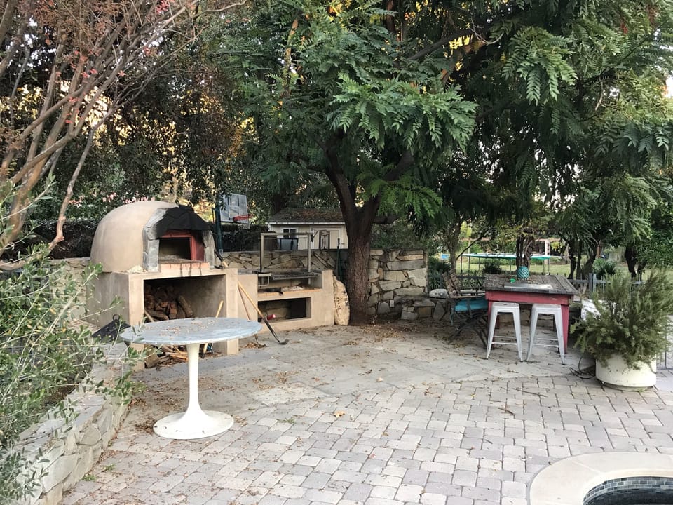 Pizza oven and Argentine grill, great for outdoor bbq