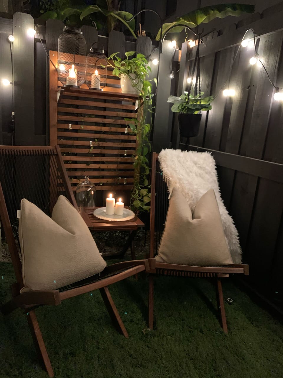 Cozy private enclosed backyard 