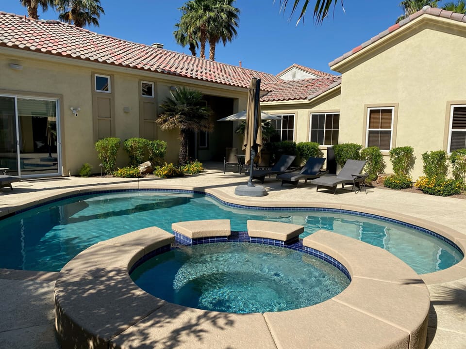 Courtyard pool and hot tube
