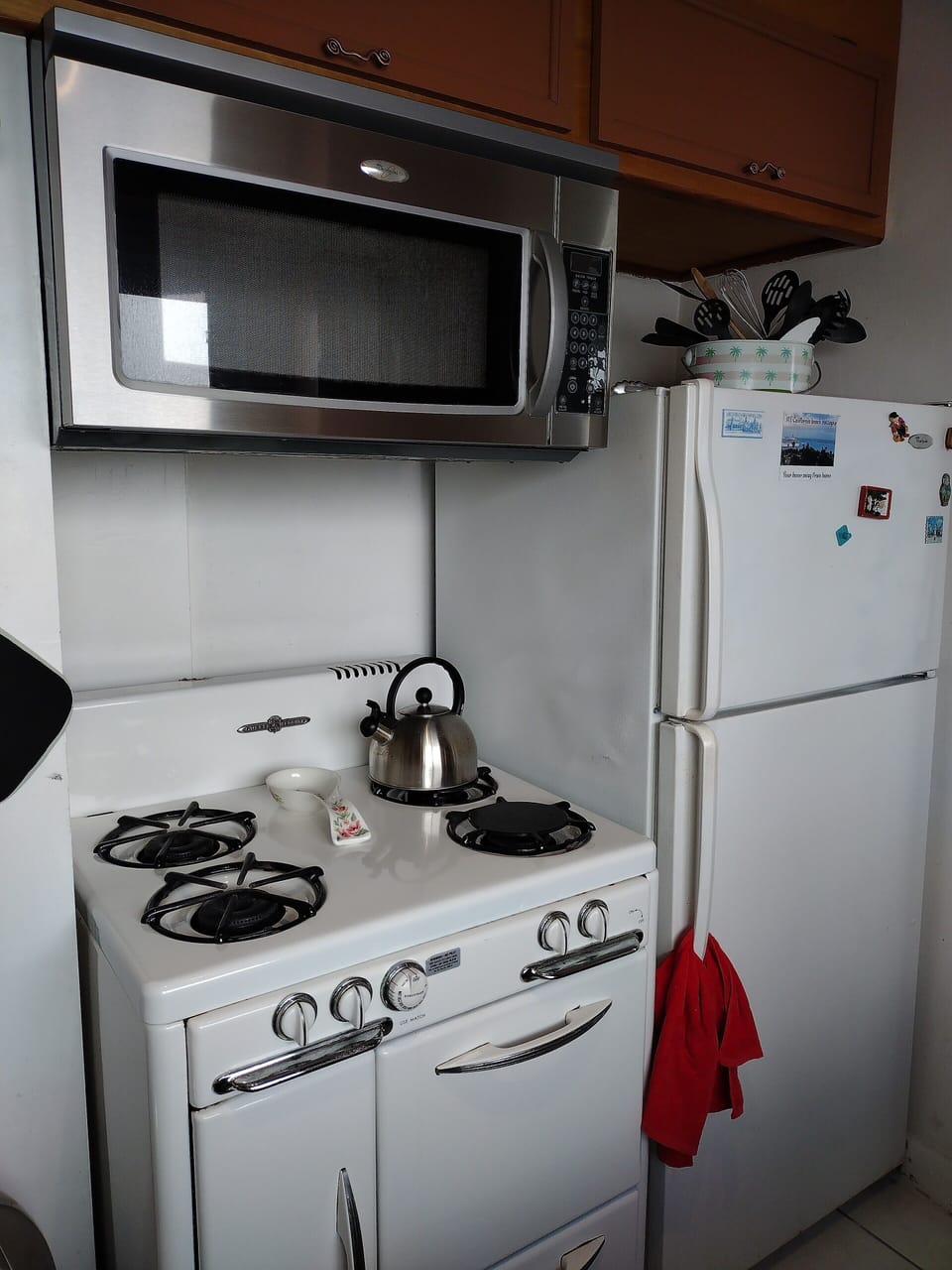Full size built-in microwave. 1960  Okeefe & Merritt  stove/oven.