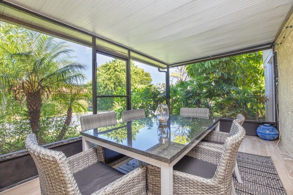 Private & comfortable 1st and 2nd floor outdoor living!