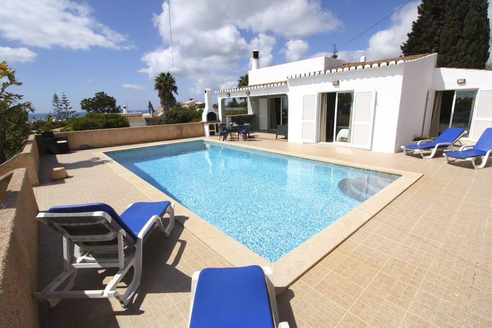 Huge pool with steps, and a built in BBQ, outside dining table and easy chairs