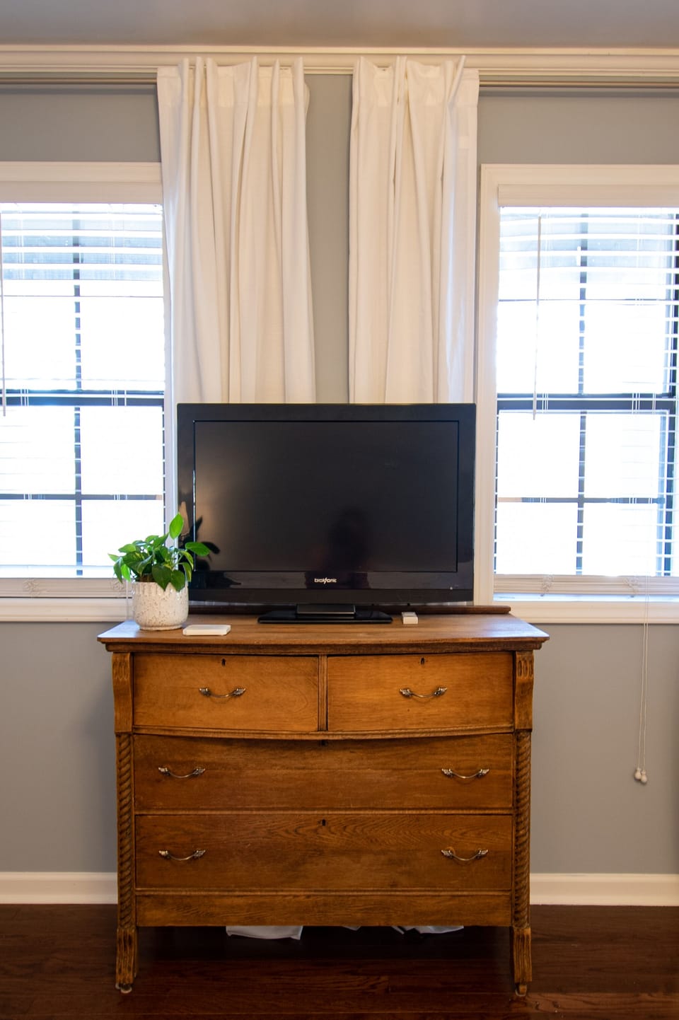 Master bedroom - TV with Roku
