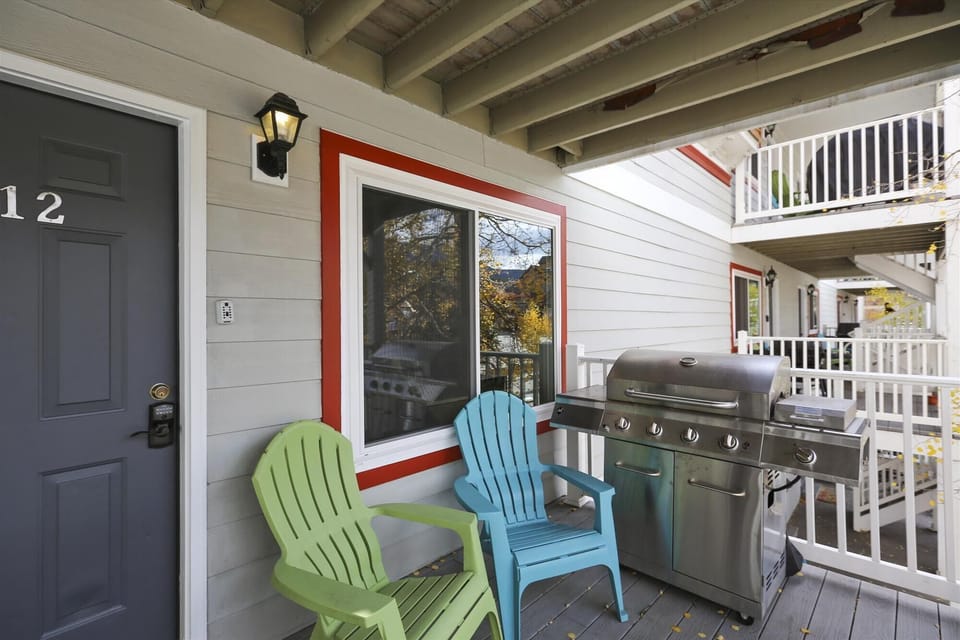 Balcony with Gas Grill