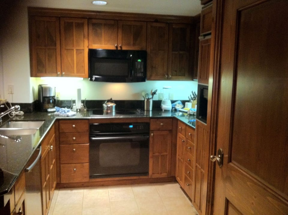 Kitchen with cooktop, oven, micro, dishwasher, fridge & washer/dryer.
