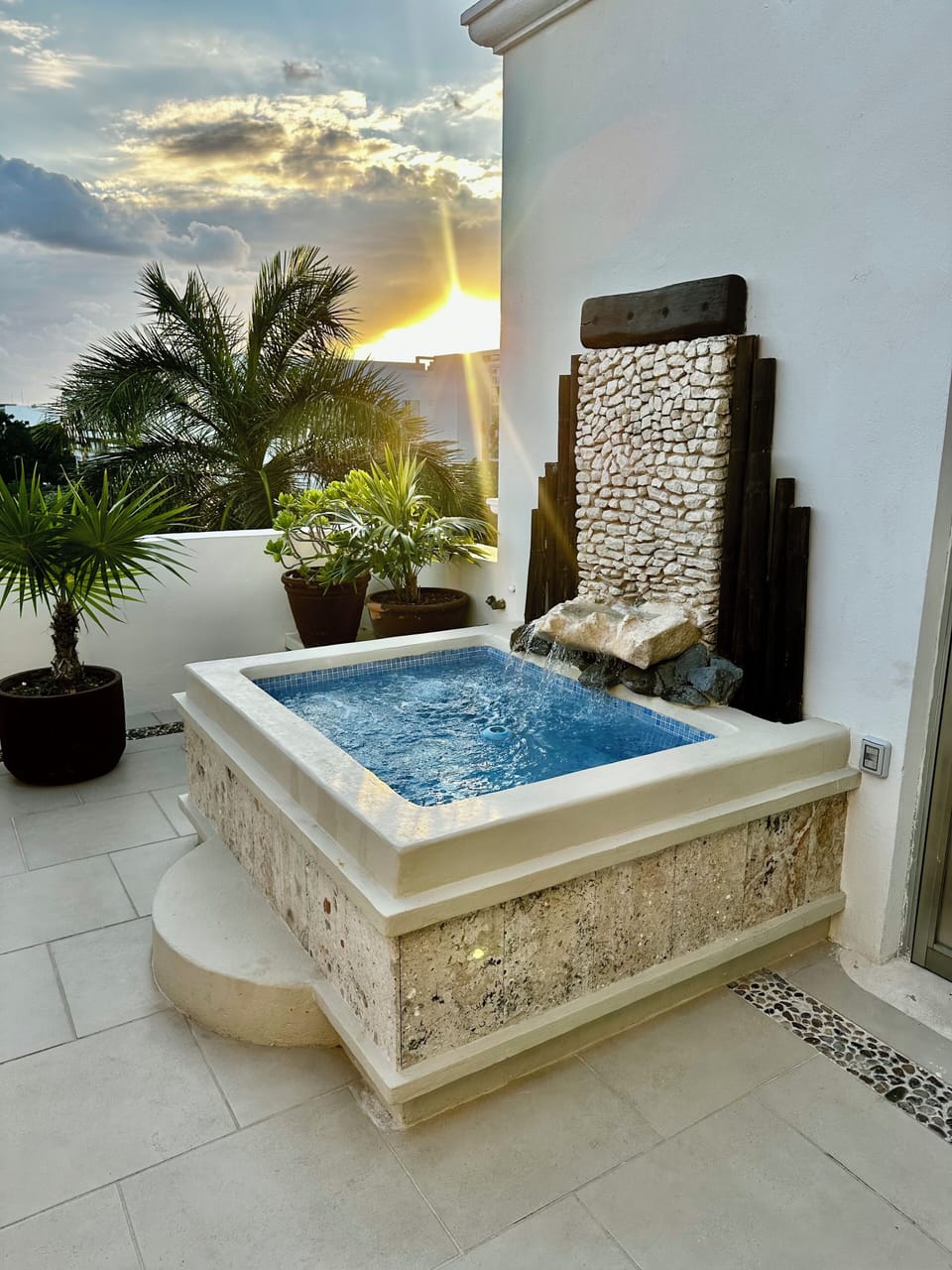 Outdoor spa tub