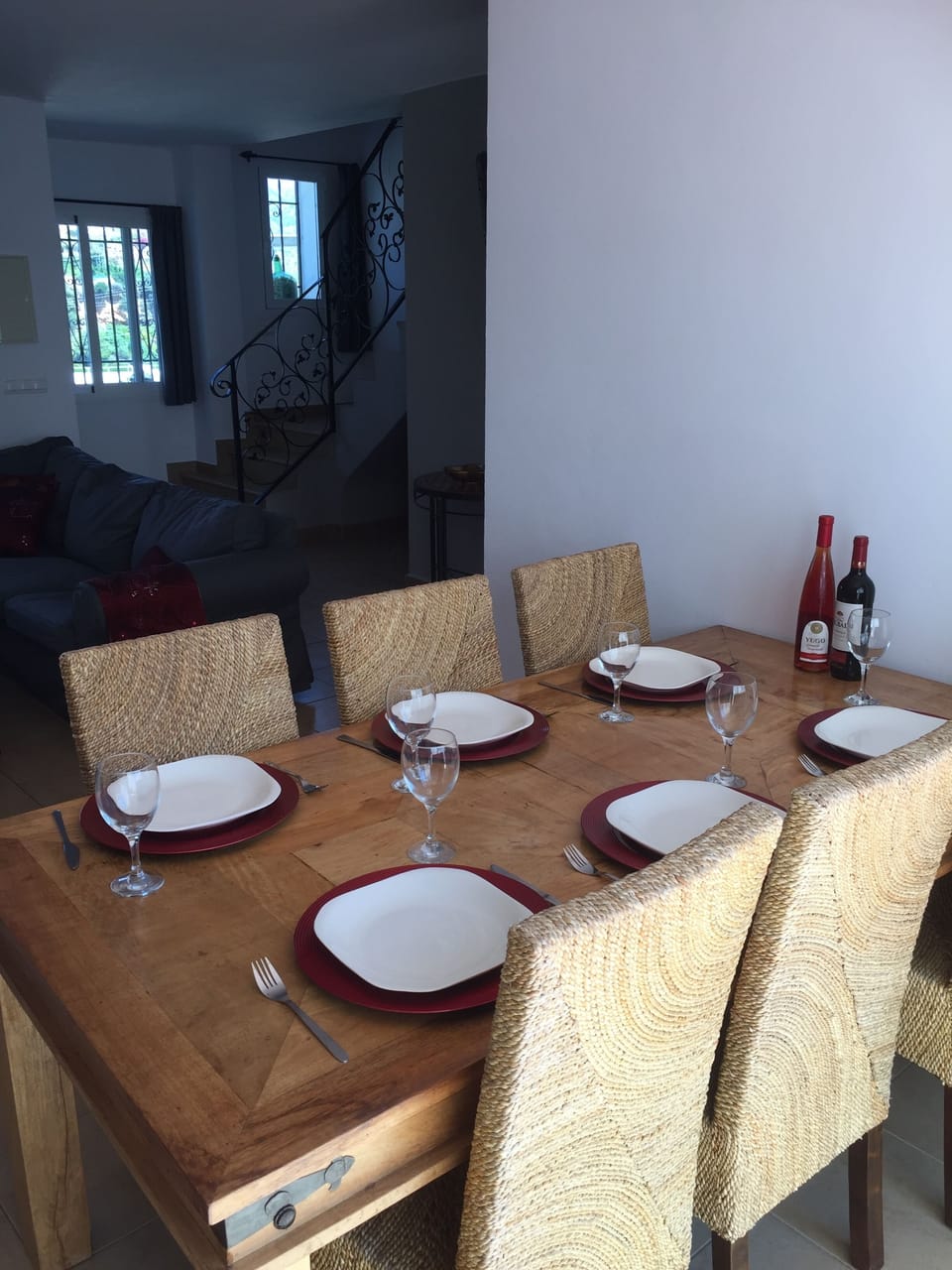 Indoor dining to seat 6