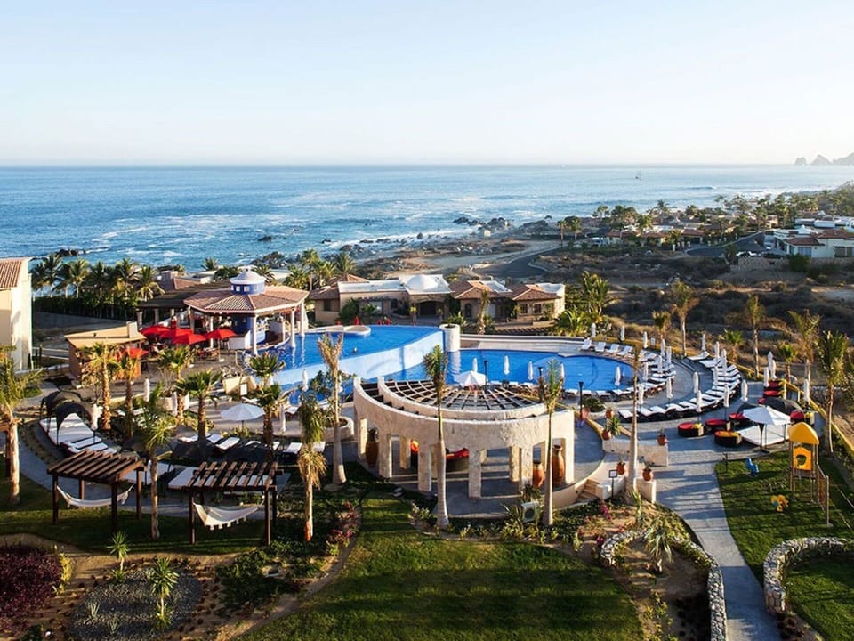 one of many spectacular views of the Sea of Cortez and the infamous arch 