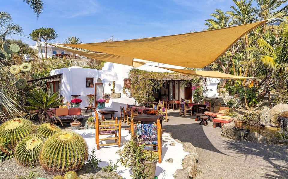 Studio in a Small and fine resort, set in a botanical Garden.  On Ischia Island,
