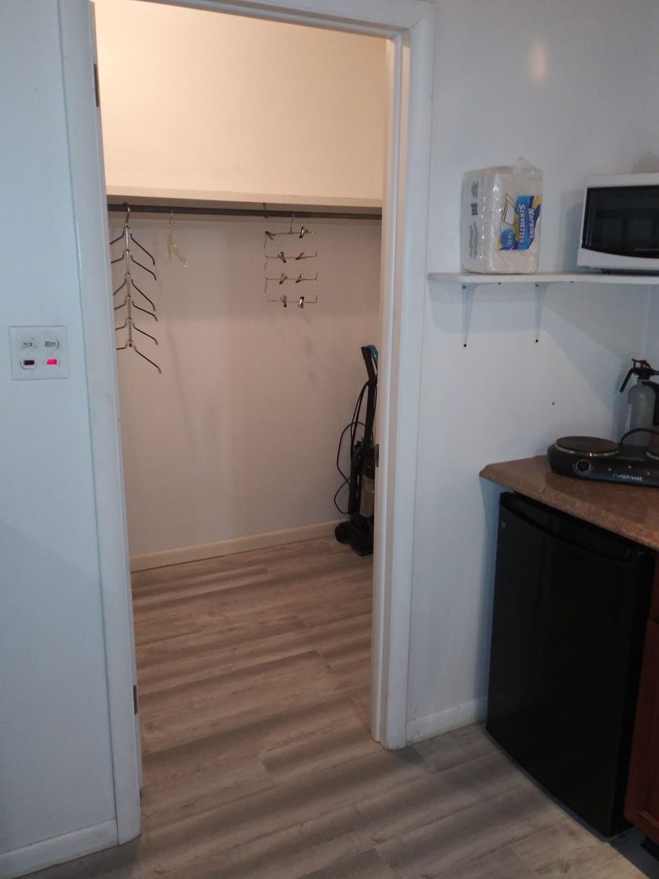 Mechanicsburg Tarzan Hut: Private Comfortable Air Cave For 1-2 Travelers Apartment in Mechanicsburg