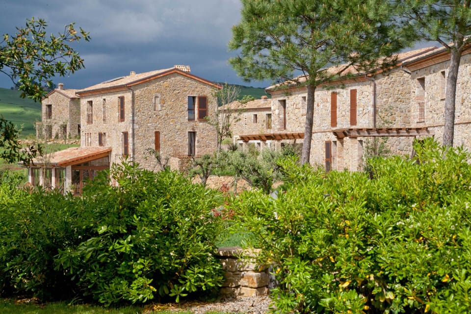 TUSCANY FOREVER RESIDENCE 4 swimming pools , restaurant and tennis court