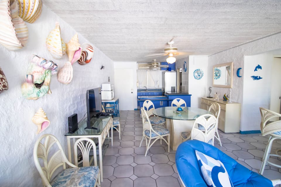 Loma Del Mar D7, Dining room. (MyPVRentals)