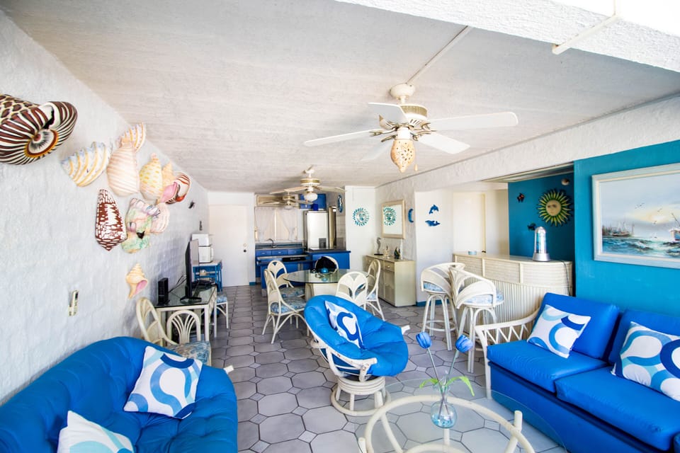 Loma Del Mar D7, Living room. (MyPvRentals) 