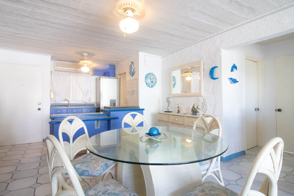 Loma Del Mar D7, Dining room. (MyPVRentals)