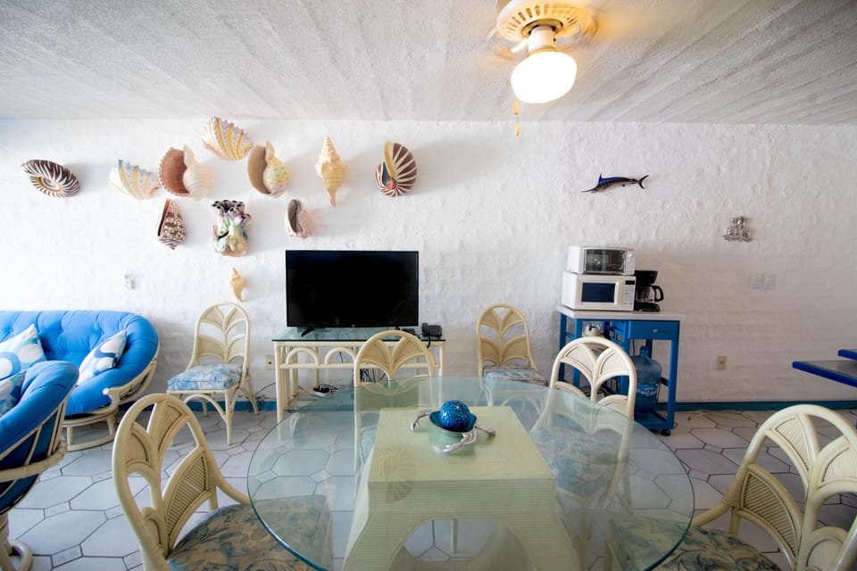 Loma Del Mar D7, Dining room. (MyPVRentals)