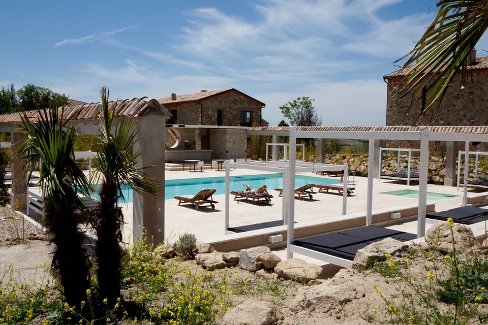TUSCANY FOREVER RESIDENCE HOLIDAY RENTAL 4 SWIMMING POOLS&TENNIS COURT 