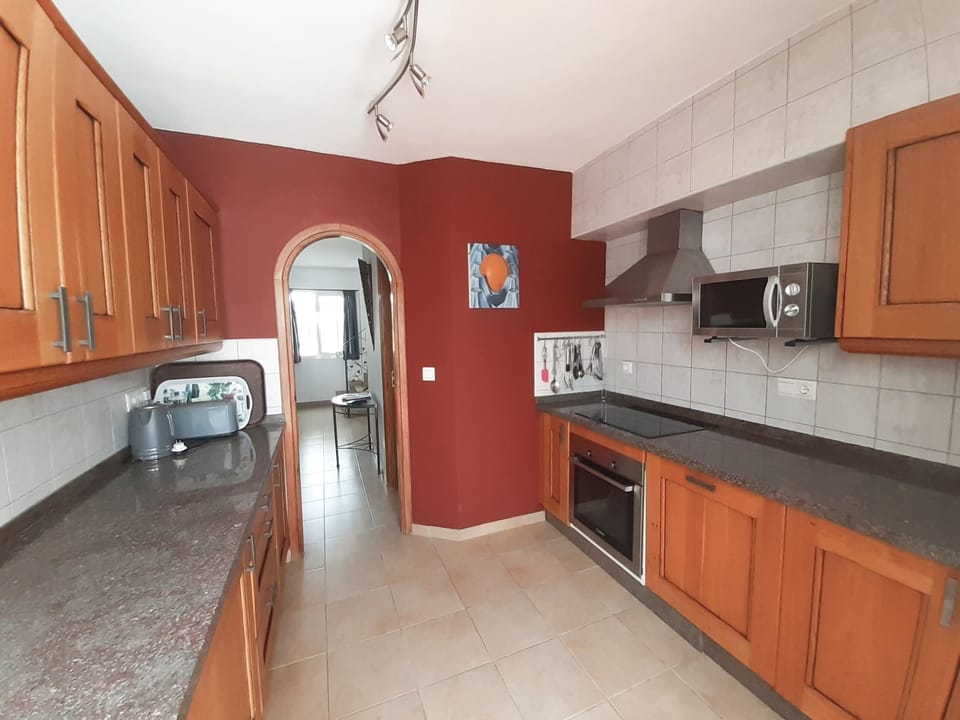 Well equipped kitchen with integrated appliances and granite worktops.