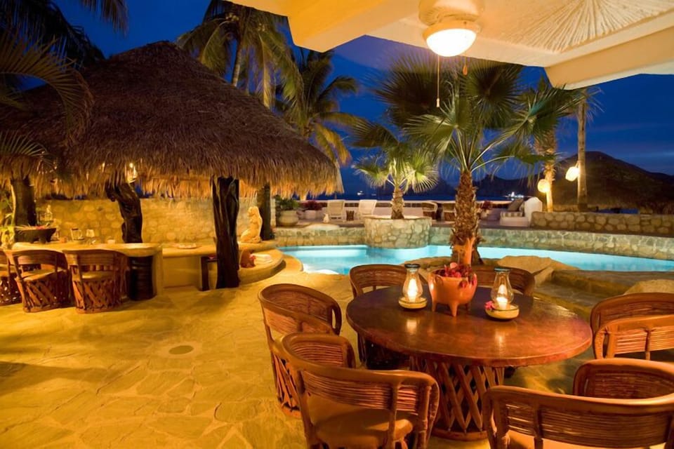 Out
door entertaining by the main pool areas