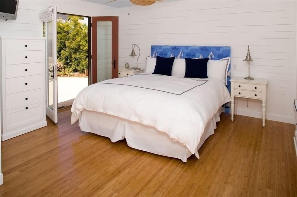 Master Suite #2, TV and California King and french doors to backyard.