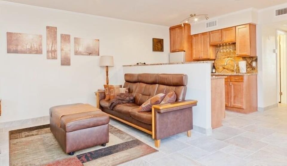 'Stressless Couch' reclines for relaxing 