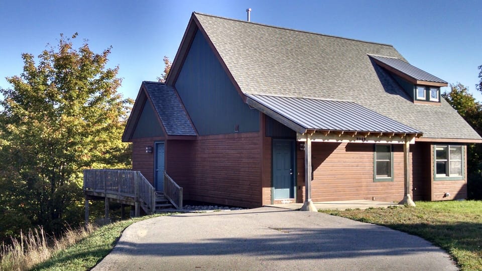 Sunset View Cabin!
The mudroom entrance is perfect for your snow gear!