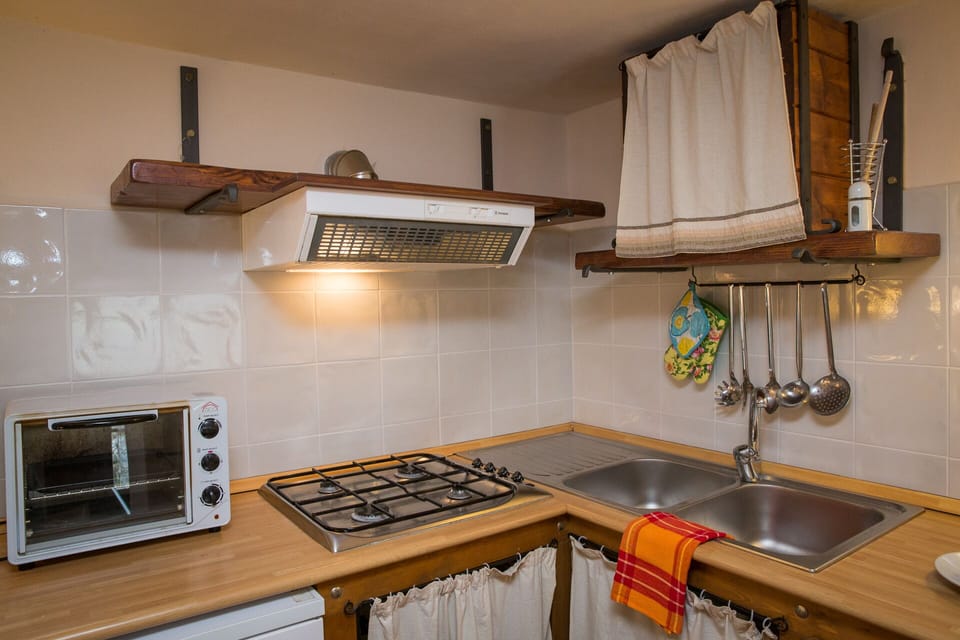 Breakfast kitchen/bar