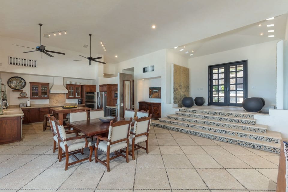 Entrance, kitchen, dinning room.
